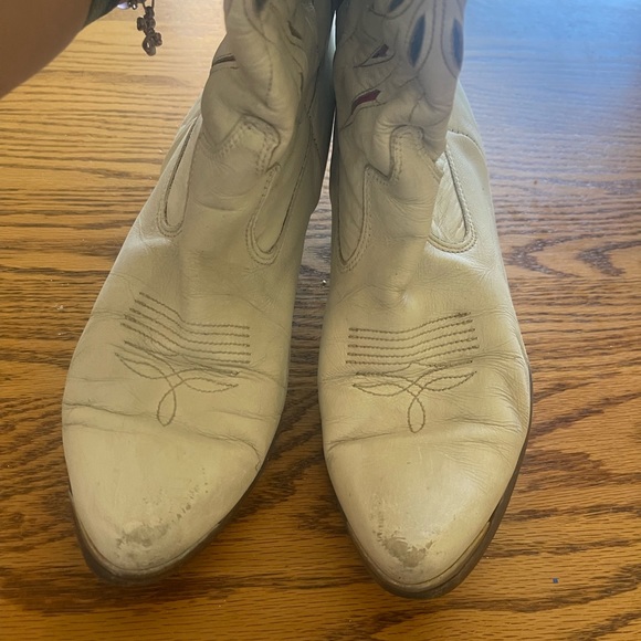 Dingo Leather Cowgirl Boots, White with Starburst Pattern, Size 8 - Picture 5 of 11